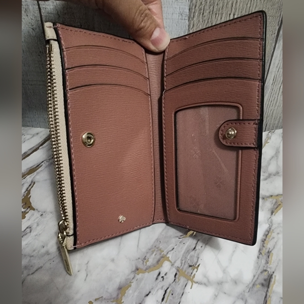 🌷NWOT Kate Spade Spencer Small Slim Bifold Black and Beige Wallet🌷 - Picture 4 of 6
